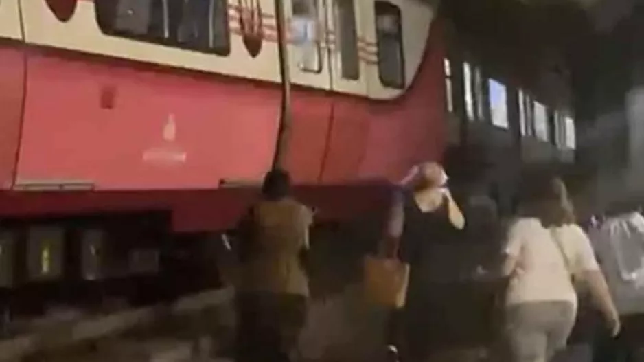 Μετρό Κωνσταντινούπολης: Χάος και τραυματίες μετά από εκτροχιασμό