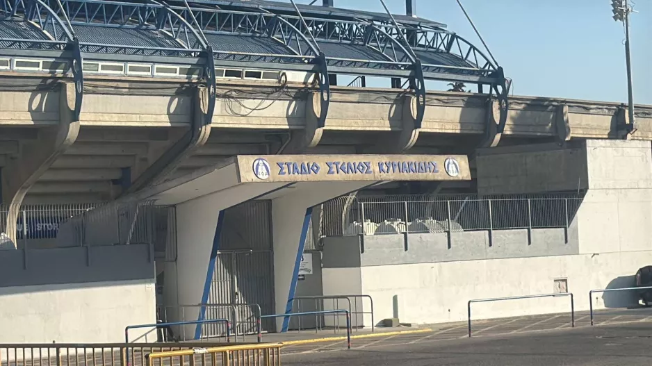Μόνη της...