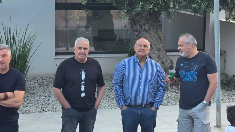 Συζήτηση... με Καραπατάκη (Φώτο)