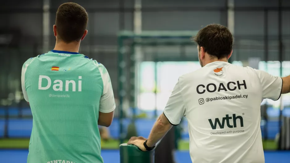 Ενισχύει το κυπριακό padel με δύο Ισπανούς Προπονητές