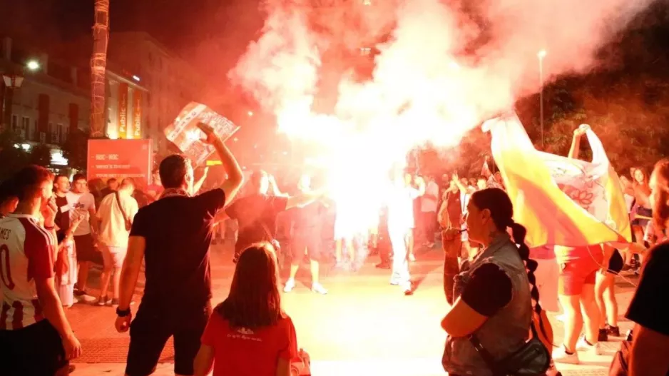 (ΦΩΤΟΣ) Οι πανηγυρισμοί στον Πειραιά