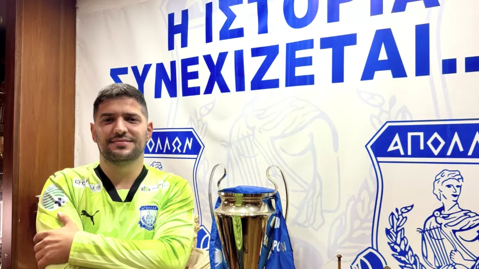 Ανανέωσε με Νικολάου