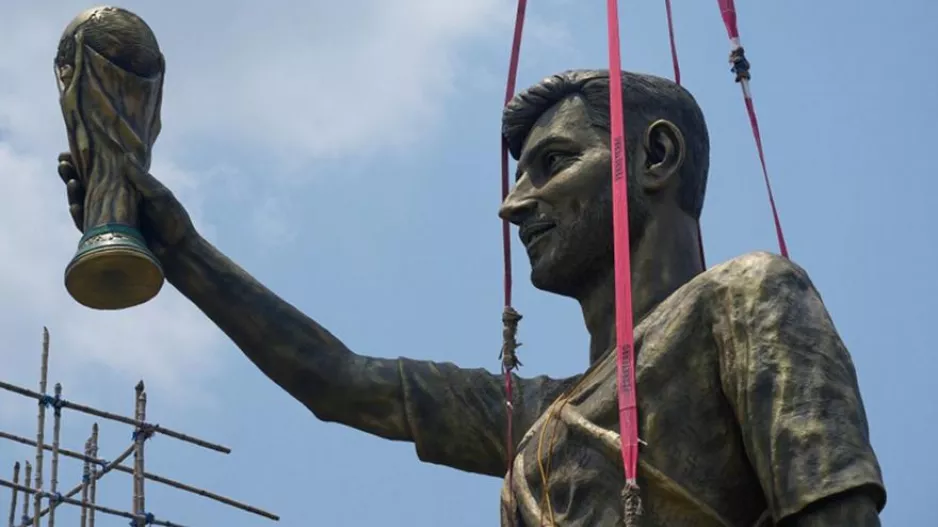 Αφαιρέθηκε το άγαλμα για τον Μέσι, λόγω… αστάθειας στους ανέμους!