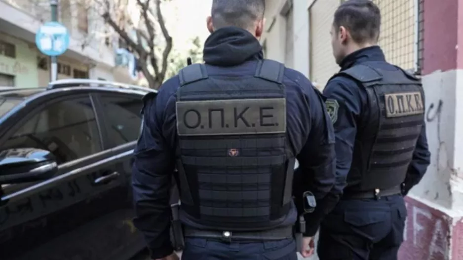 Μεγάλη επιχείρηση στην Αττική για την εξάρθρωση κυκλώματος όπλων και ναρκωτικών 