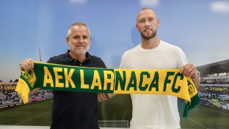 Mike van der Hoorn με υπογραφή!