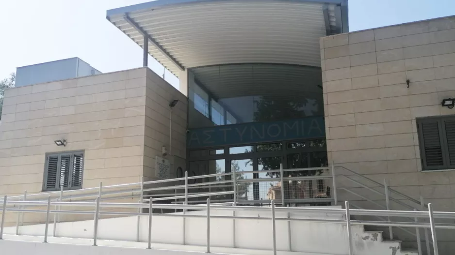 Πάτησε γκάζι και παρέσυρε 43χρονο μόλις είδε τους αστυνομικούς – Χειροπέδες σε 23χρονο στη Λευκωσία