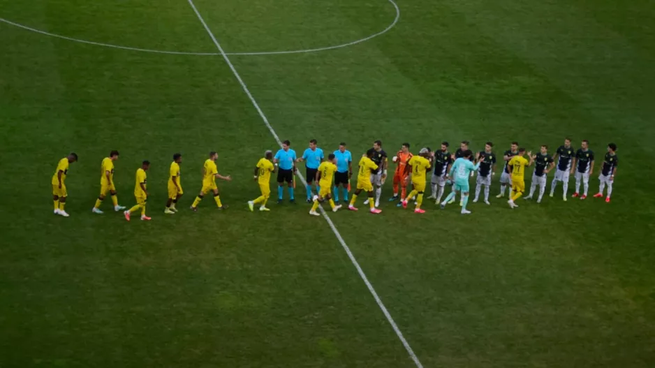 (Βίντεο kerkida) Η είσοδος στο "Stadion Ilie Oana" 