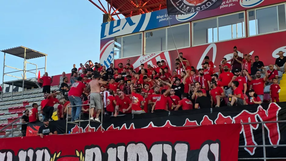 (ΒΙΝΤΕΟ Kerkida) "Αρρώστια μου βαριά" από τον κόσμο της Νέας Σαλαμίνας