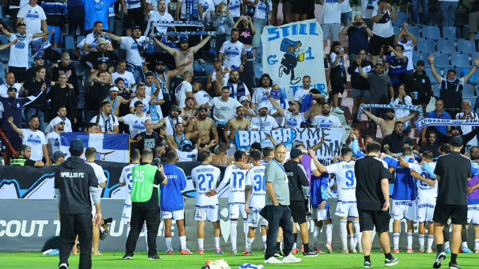 (Φώτος) Η νύχτα βάφτηκε... κυανόλευκη!
