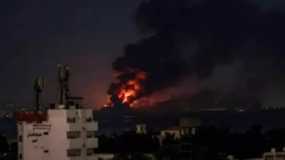 «Χτύπησε» η Σαουδική Αραβία το λιμάνι Χοντέιντα – Οι Χούθι απειλούν με αντίποινα