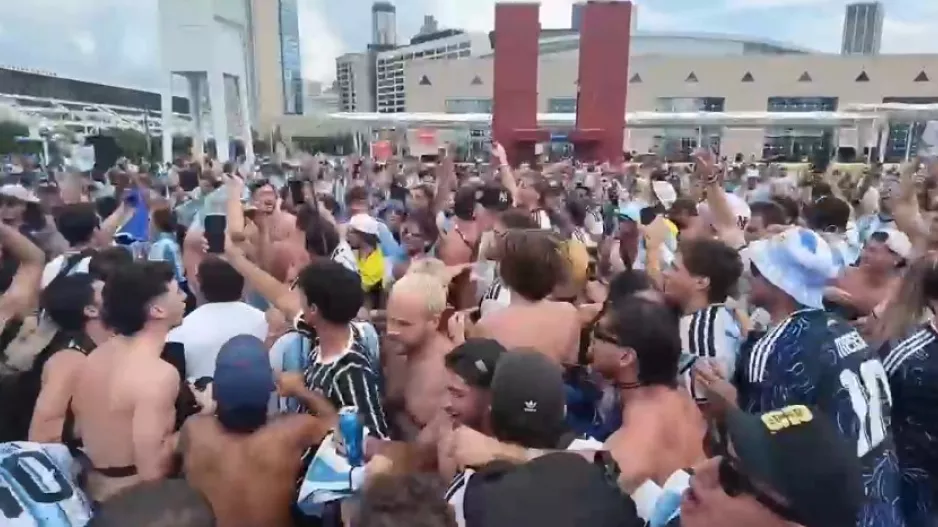 Η Ατλάντα βάφτηκε γαλανόλευκη! (Βίντεο)