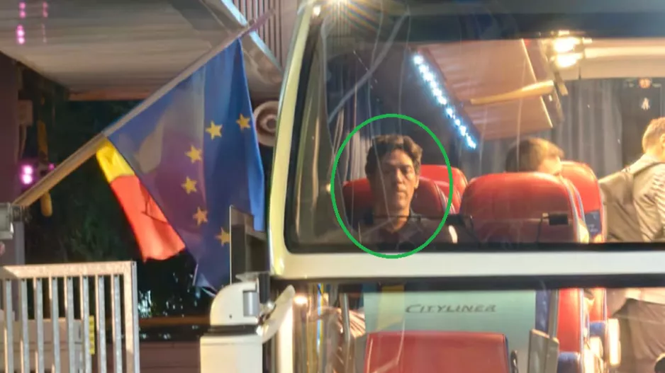 Η φωτογραφία που "μιλάει"/Το βαρύ βλέμμα του Καμορανέζι