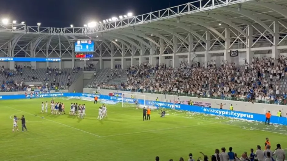 (Βίντεο kerkida) Το γιόρτασαν με... "Βάλτε να πιούμε"