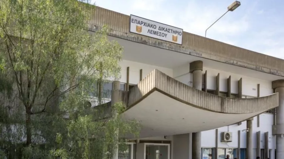 Συναγερμός στο Δικαστήριο Λεμεσού – Εντοπίστηκαν σφαίρες σε τσάντα 43χρονου