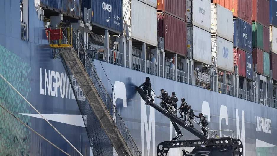 (Φώτος) Άσκηση με σενάριο τρομοκρατικής επίθεσης στο λιμάνι