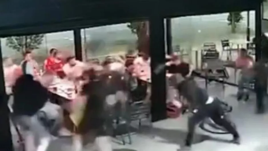 (Βίντεο) Άγρια επίθεση Βάσκων εθνικιστών σε Ισπανούς στρατιώτες στον τελικό του Μουντιάλ! 