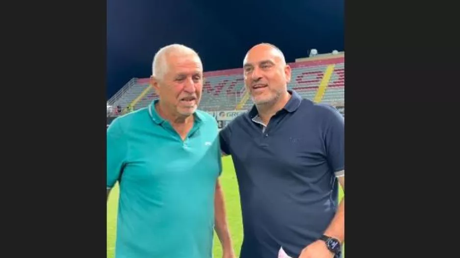 Έδωσε τη σύνταξή του για τη Νέα Σαλαμίνα! (Βίντεο)