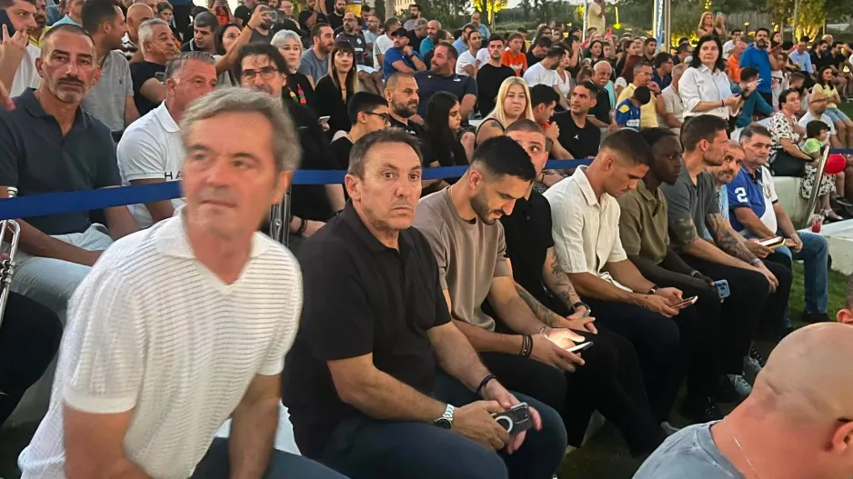 ΟΛΟΙ εκεί...