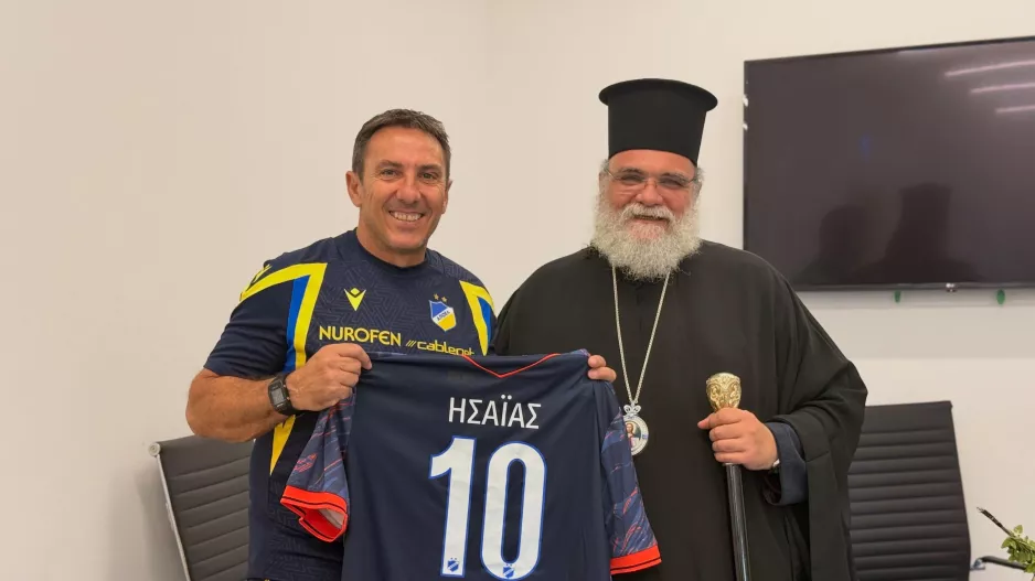 Έφυγε με φανέλα