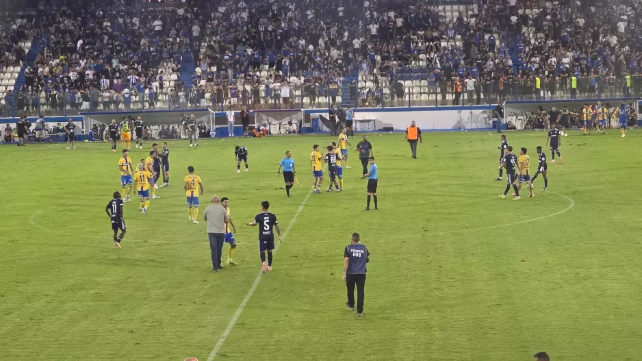 Ανόρθωση-ΑΠΟΕΛ: Φιλικό...ΔΙΠΛΟ με ένταση και νεύρα