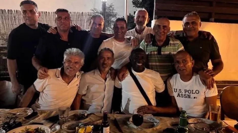 (Φώτος) Υποδέχτηκαν... Μάικ Ομπίκου!
