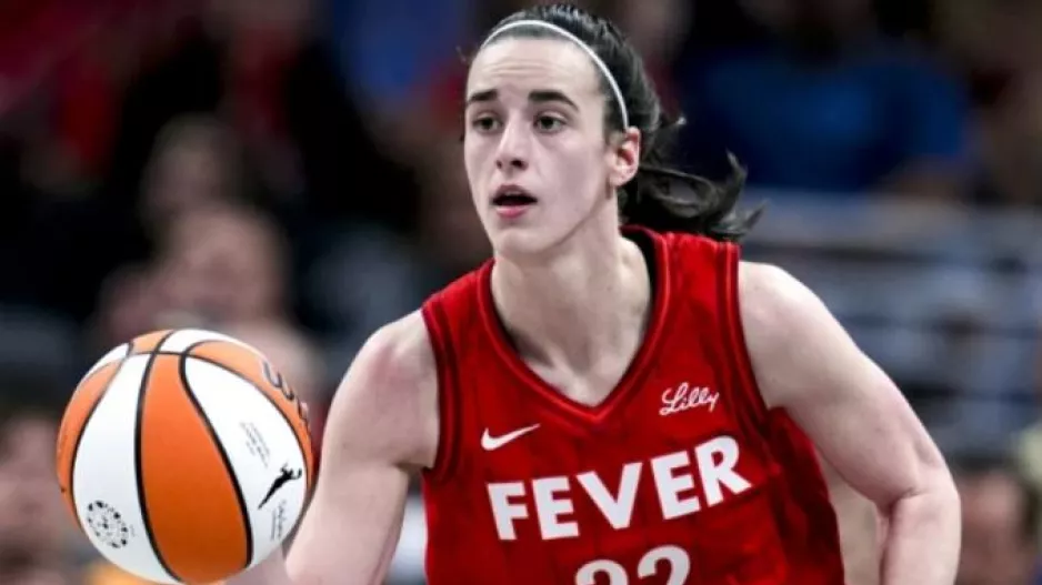 Η Κλαρκ πέτυχε ιστορικό triple-double