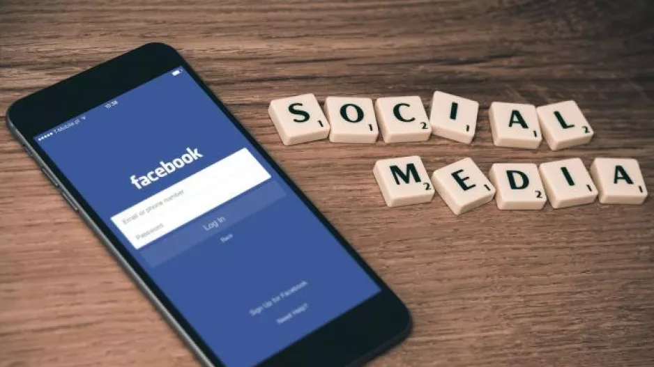 Το Facebook θέλει να απαντά στα σχόλια σαν να είσαι εσύ