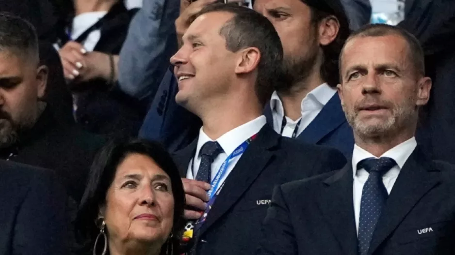 Παρελθόν από την FIFA ο Λαμούρ