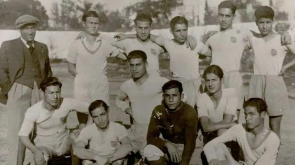 Ο πρώτος (επίσημος) τίτλος, 1935–1936