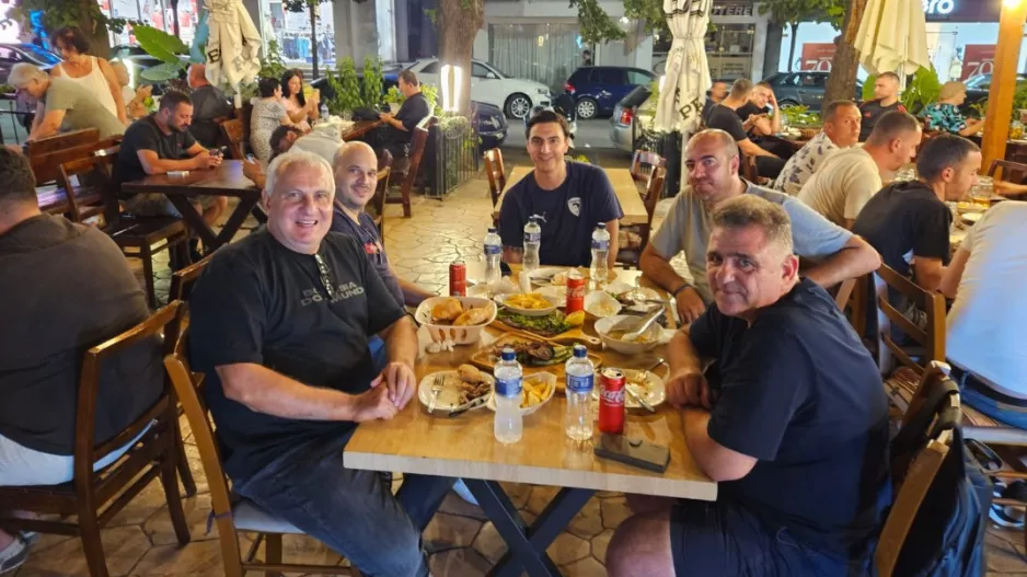Απόλαυσαν κρεατομεζέδες!