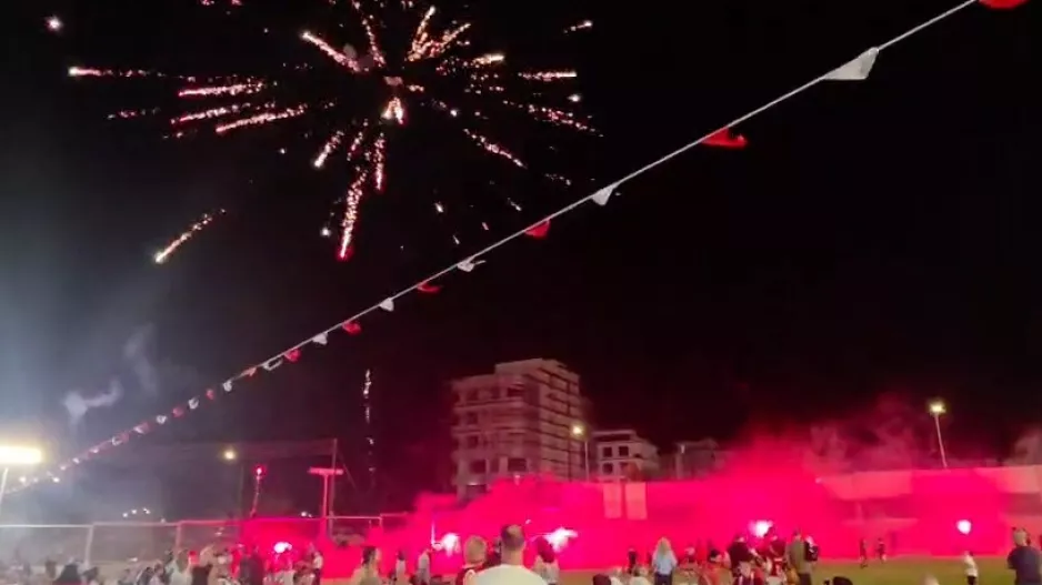 Πυροτεχνήματα, καπνογόνα και... ατμόσφαιρα αγώνα! (Βίντεο Kerkida)