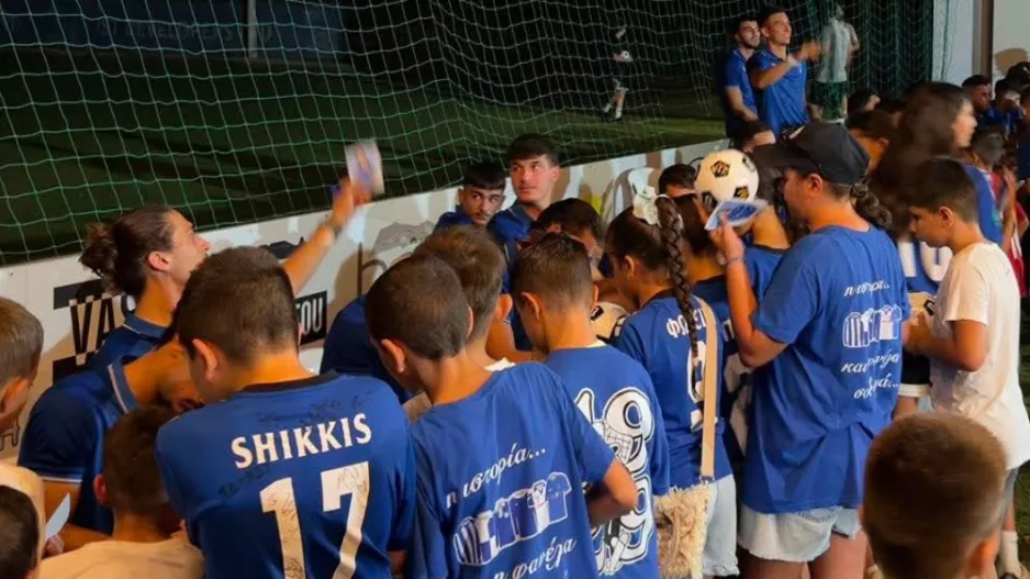 Μοίρασαν αυτόγραφα (Φώτος)