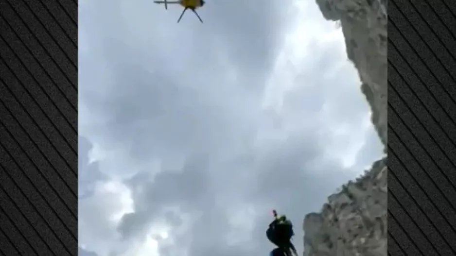 Η εντυπωσιακή διάσωση αλεξιπτωτιστή στη Γαλλία