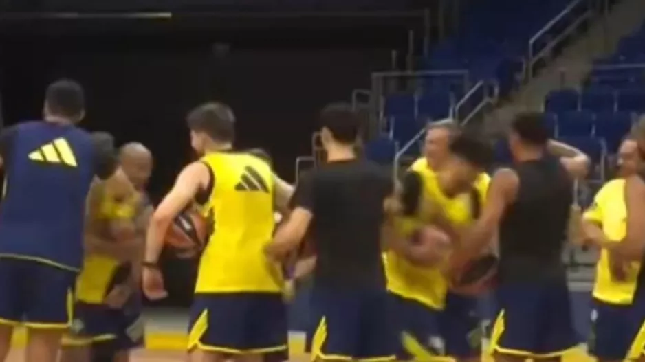 ΕΤΣΙ υποδέχθηκαν τους νέους παίκτες (βίντεο)