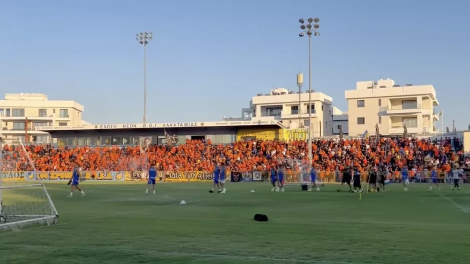 (ΒΙΝΤΕΟ/Φώτος Kerkida) Η είσοδος... των παικτών του ΑΠΟΕΛ