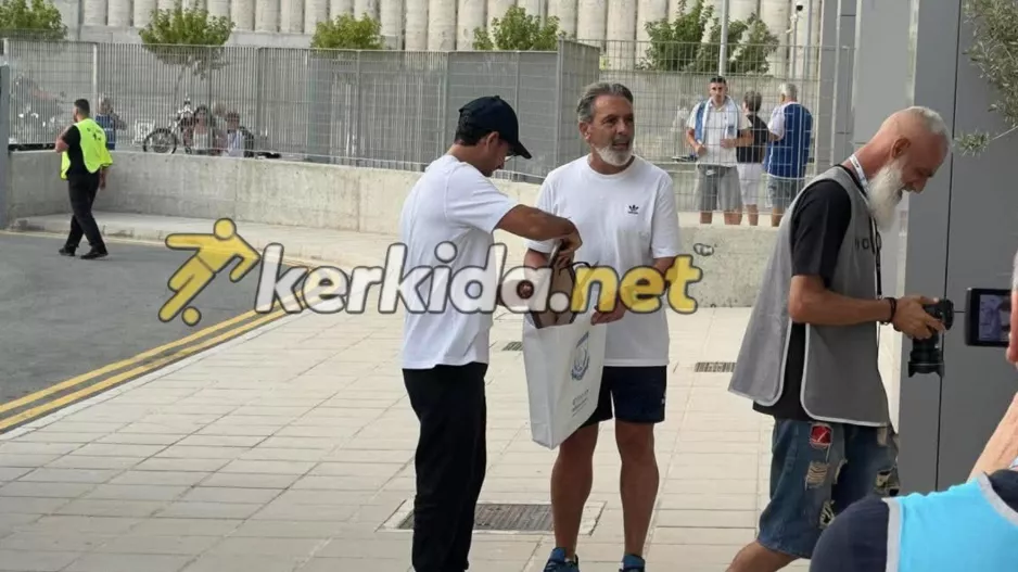 (ΦΩΤΟΣ kerkida) Το δώρο στον Λοσάδα