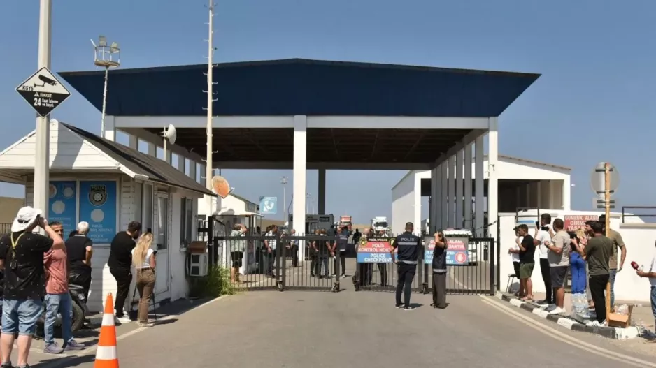 Κερύνεια: Νέο βίντεο μέσα από το καταμαράν - Οι επιβάτες ζητούν από τον καπετάνιο να επιστρέψει