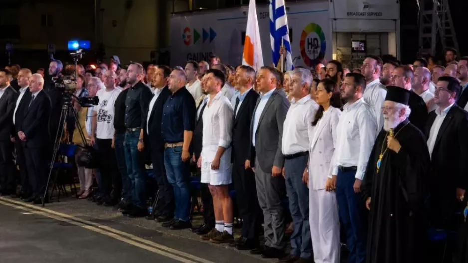 Εσύ με το κοντοτσιάτταλο... πώς πήγε το μάθημα;