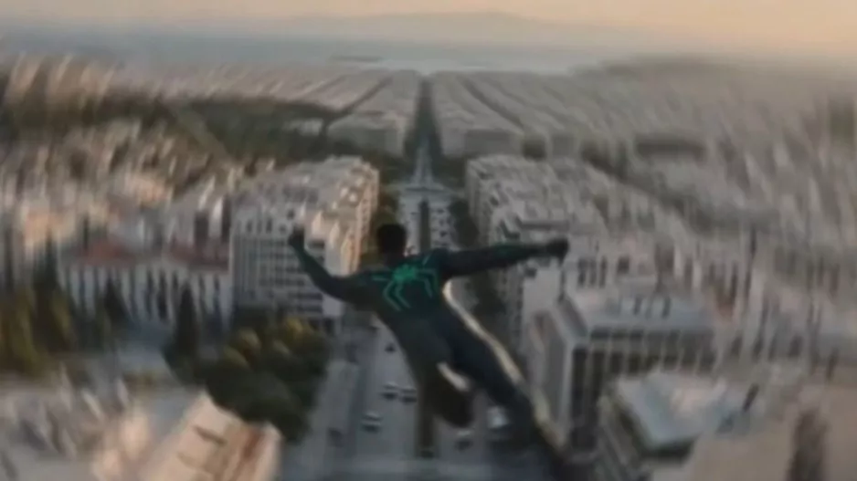 (Βίντεο) Ανακοίνωσε Λιβάι Γκαρσία ως... spider man στις ταράτσες της Αθήνας