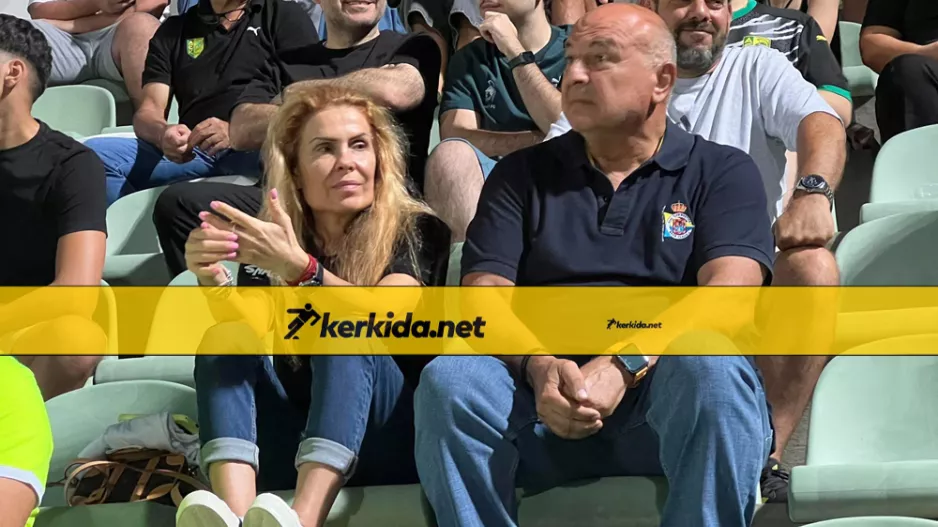 Με τη σύζυγο... στην κερκίδα ο πρόεδρος