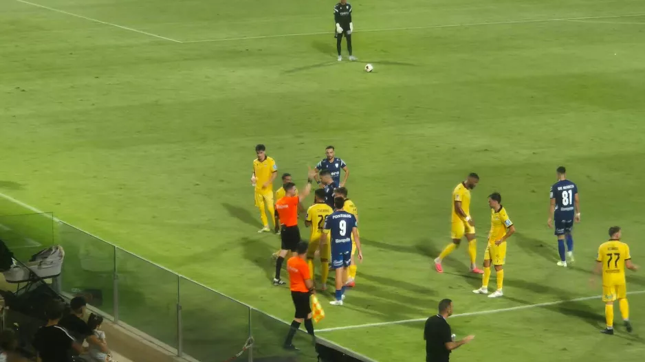 VAR και... αποβολή