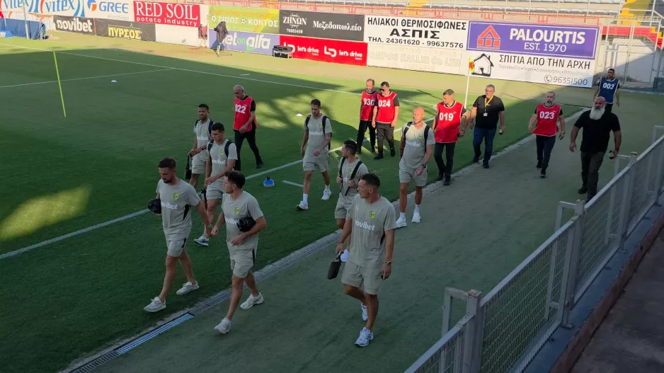 (ΦΩΤΟΣ kerkida) Η άφιξη της ΑΕΚ με συνοδεία 
