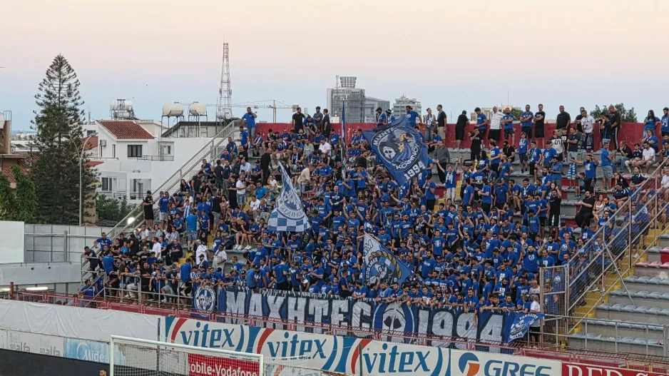 Το κυανόλευκο πέταλο