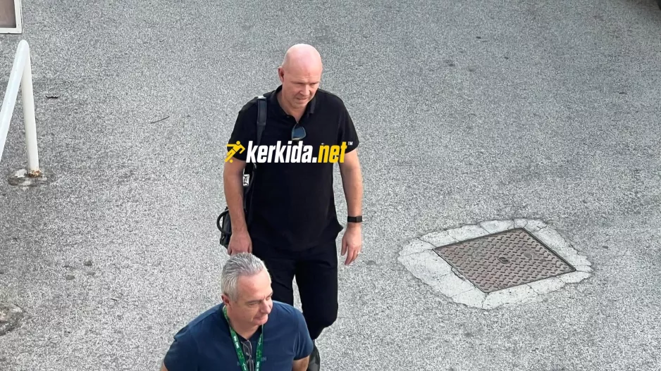 Πρώτη... για τρεις!