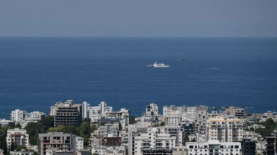 Νέο βίντεο από την Κερύνεια: Επιβάτες με τα σωσίβια «παλεύουν» στη θάλασσα