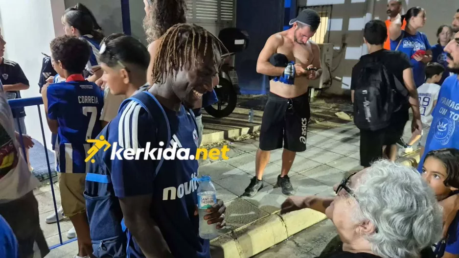 Η γιαγιά Φωτεινή με Ντιόν 