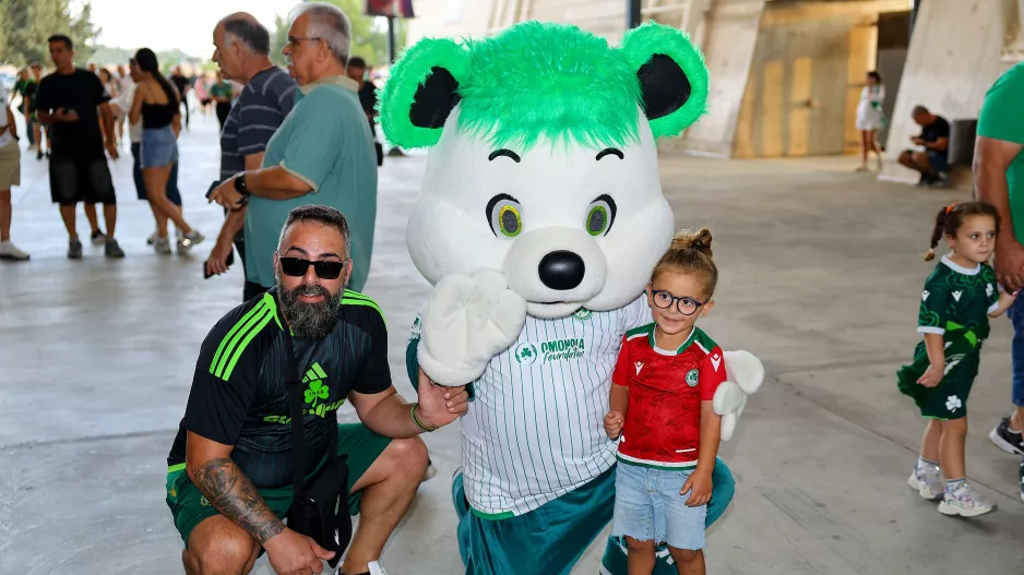 (Φώτος) Πόζαραν... με τη μασκότ