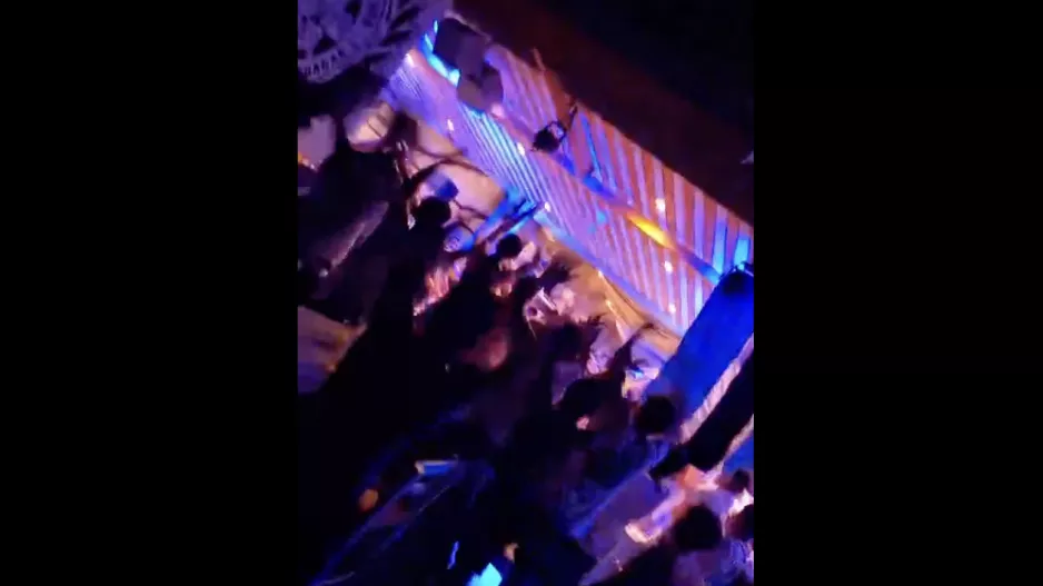 (Βίντεο Kerkida) Θύρα 1 με "Βάλτε να πιούμε... να τραγουδούμε για τον Θεό"