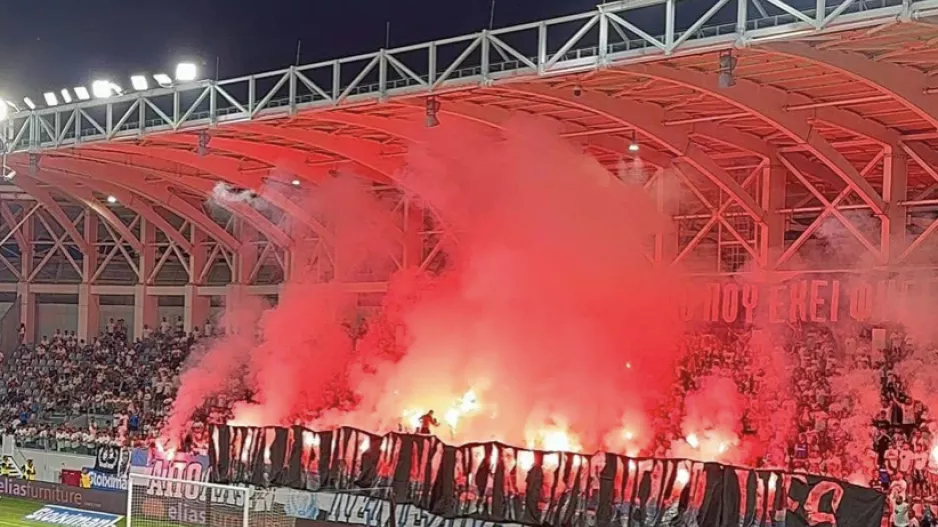 (ΒΙΝΤΕΟ kerkida) "Γύρω μου φωτιές" και pyroshow από τους Απολλωνίστες
