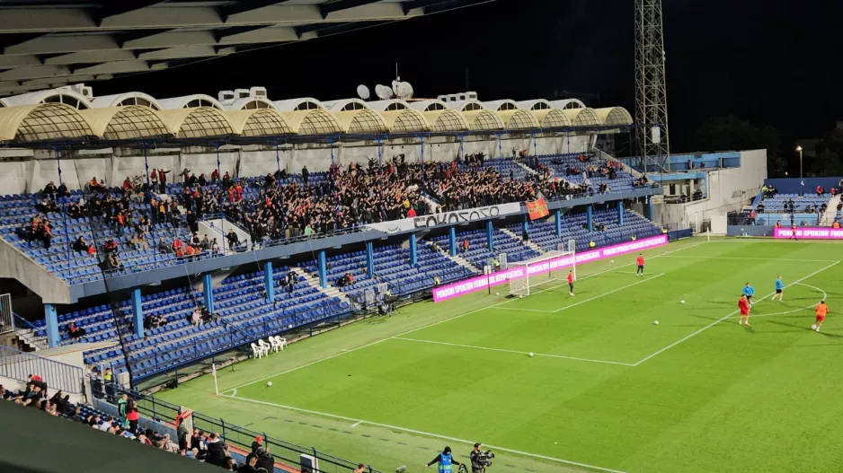 (Βίντεο kerkida) Ατμόσφαιρα στο "Gradski Stadion"